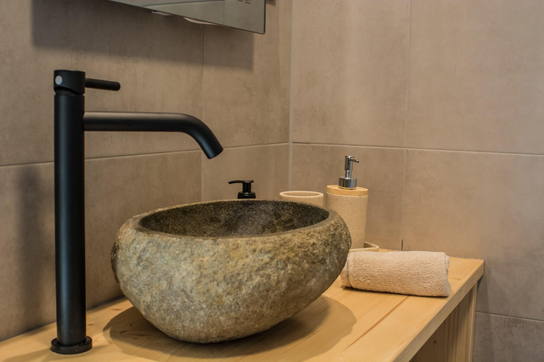 Gastenverblijf De Hulshoek wastafel badkamer